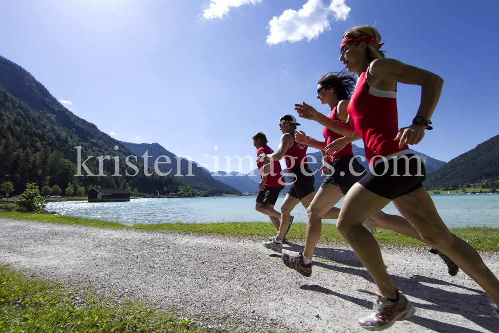 Achensee Tourismus / Maurach / Läufer by kristen-images.com