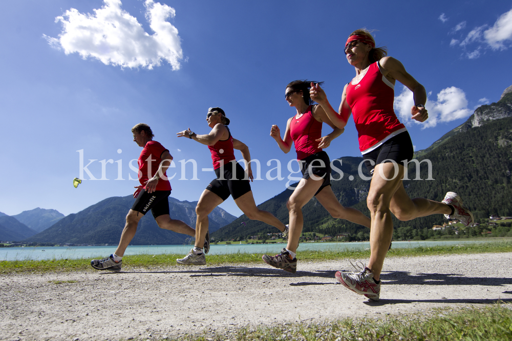 Achensee Tourismus / Maurach / Läufer by kristen-images.com