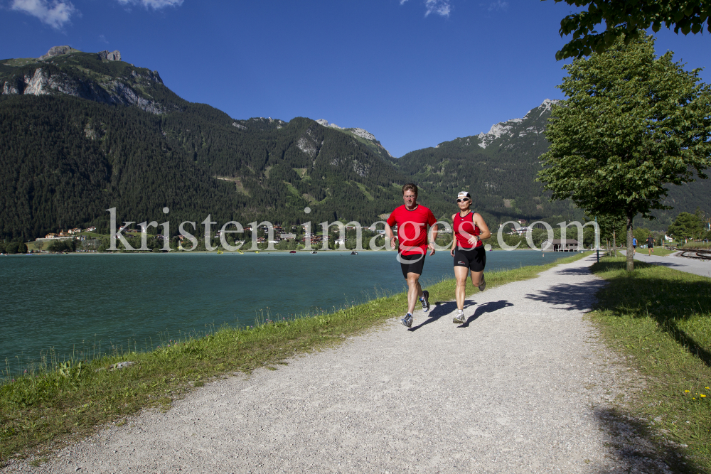 Achensee Tourismus / Maurach / Läufer by kristen-images.com