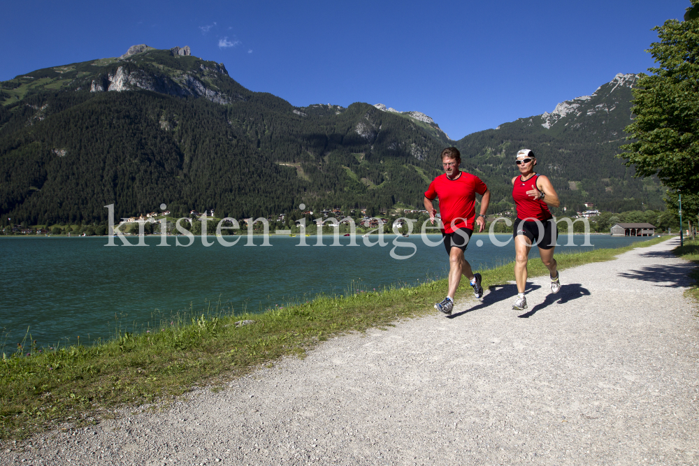 Achensee Tourismus / Maurach / Läufer by kristen-images.com