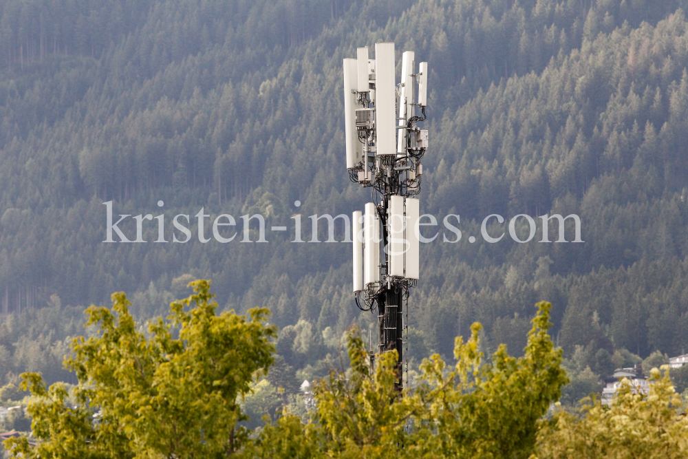 Mobilfunkmast in der Reichenau, Innsbruck, Tirol, Österreich by kristen-images.com