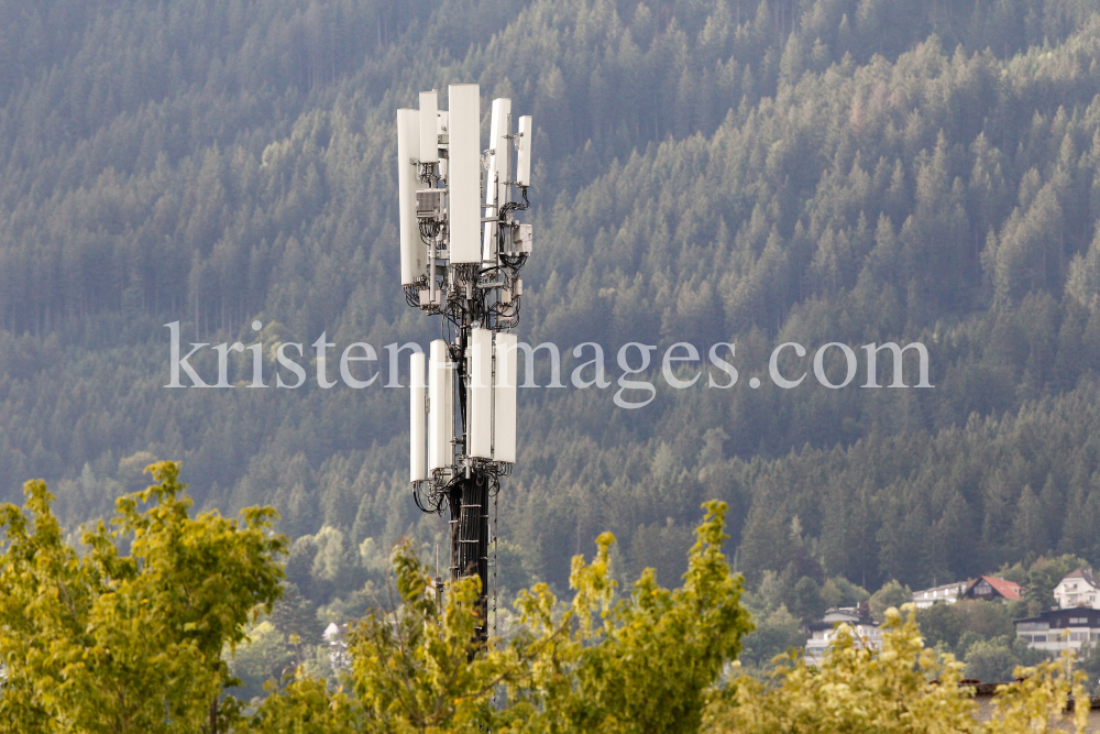 Mobilfunkmast in der Reichenau, Innsbruck, Tirol, Österreich by kristen-images.com