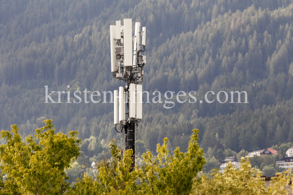 Mobilfunkmast in der Reichenau, Innsbruck, Tirol, Österreich by kristen-images.com