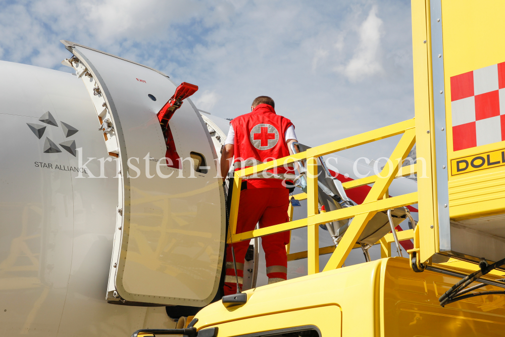 Medical Lift / Flughafen Innsbruck, Tirol, Österreich by kristen-images.com