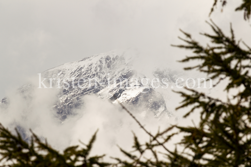 Wintereinbruch im Gebirge / Nordkette, Karwendel, Tirol, Österreich by kristen-images.com