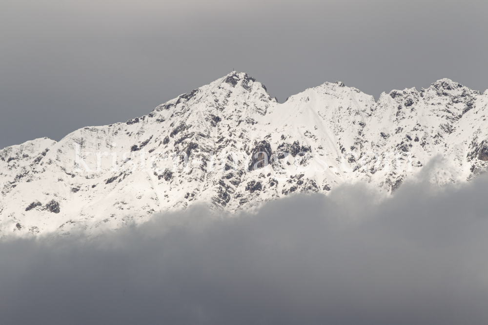 Wintereinbruch im Gebirge / Nordkette, Karwendel, Tirol, Österreich by kristen-images.com