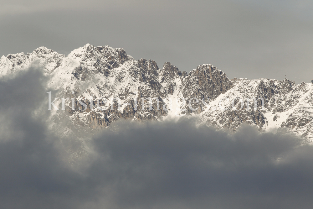 Wintereinbruch im Gebirge / Nordkette, Karwendel, Tirol, Österreich by kristen-images.com