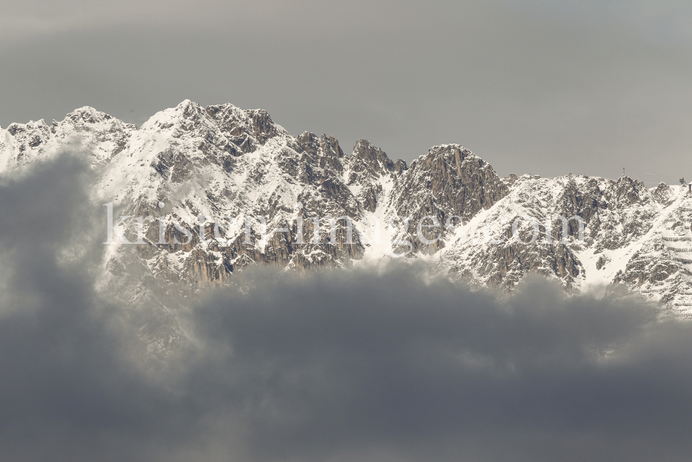 Wintereinbruch im Gebirge / Nordkette, Karwendel, Tirol, Österreich by kristen-images.com