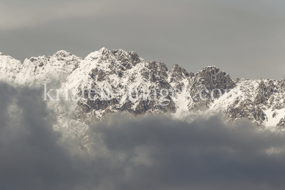 Wintereinbruch im Gebirge / Nordkette, Karwendel, Tirol, Österreich by kristen-images.com