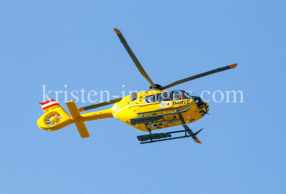 ÖAMTC Rettungshubschrauber Christophorus / Notarzthubschrauber by kristen-images.com