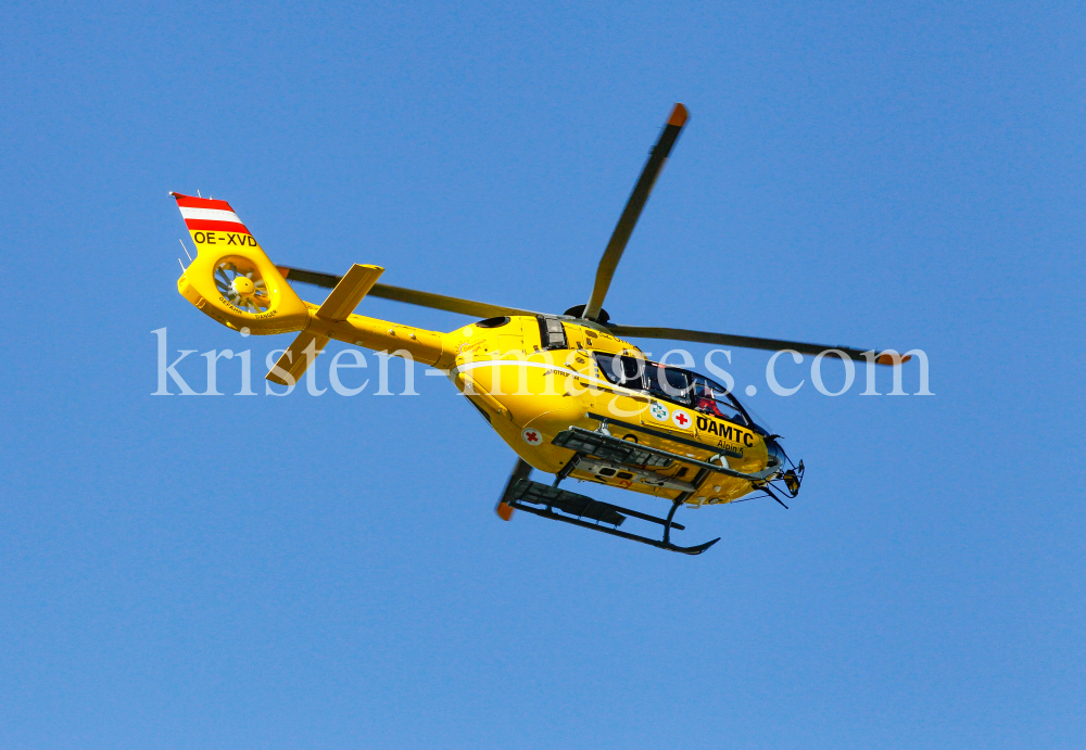 ÖAMTC Rettungshubschrauber Christophorus / Notarzthubschrauber by kristen-images.com