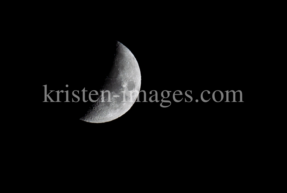 zunehmender Mond über Tirol, Österreich by kristen-images.com