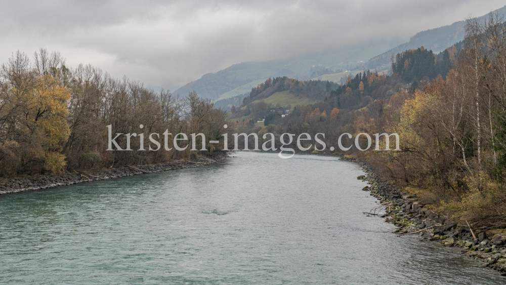 Inn bei Hall in Tirol, Österreich by kristen-images.com