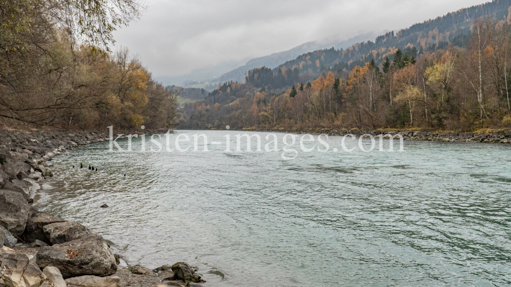 Inn bei Hall in Tirol, Österreich by kristen-images.com