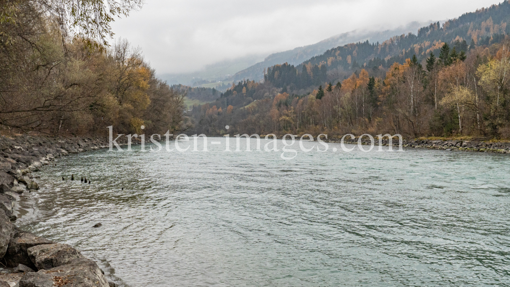 Inn bei Hall in Tirol, Österreich by kristen-images.com