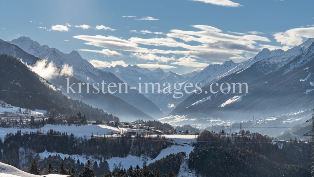 Blick von Patsch Richtung Stubaital, Tirol, Österreich by kristen-images.com