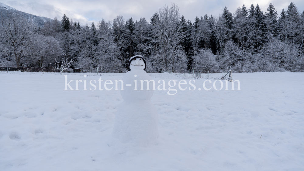 Schneemann / Igls, Innsbruck, Tirol, Österreich by kristen-images.com