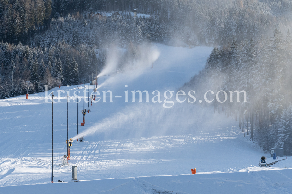 Schneekanonen / Patscherkofel, Tirol, Österreich by kristen-images.com