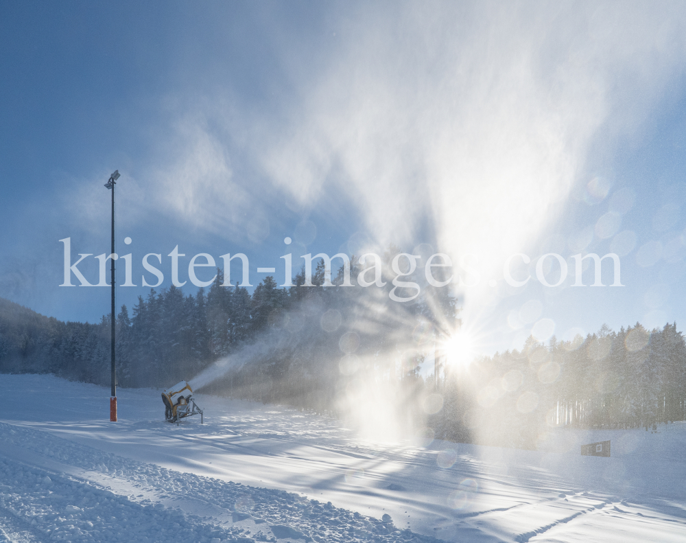 Schneekanone / Patscherkofel, Tirol, Österreich by kristen-images.com