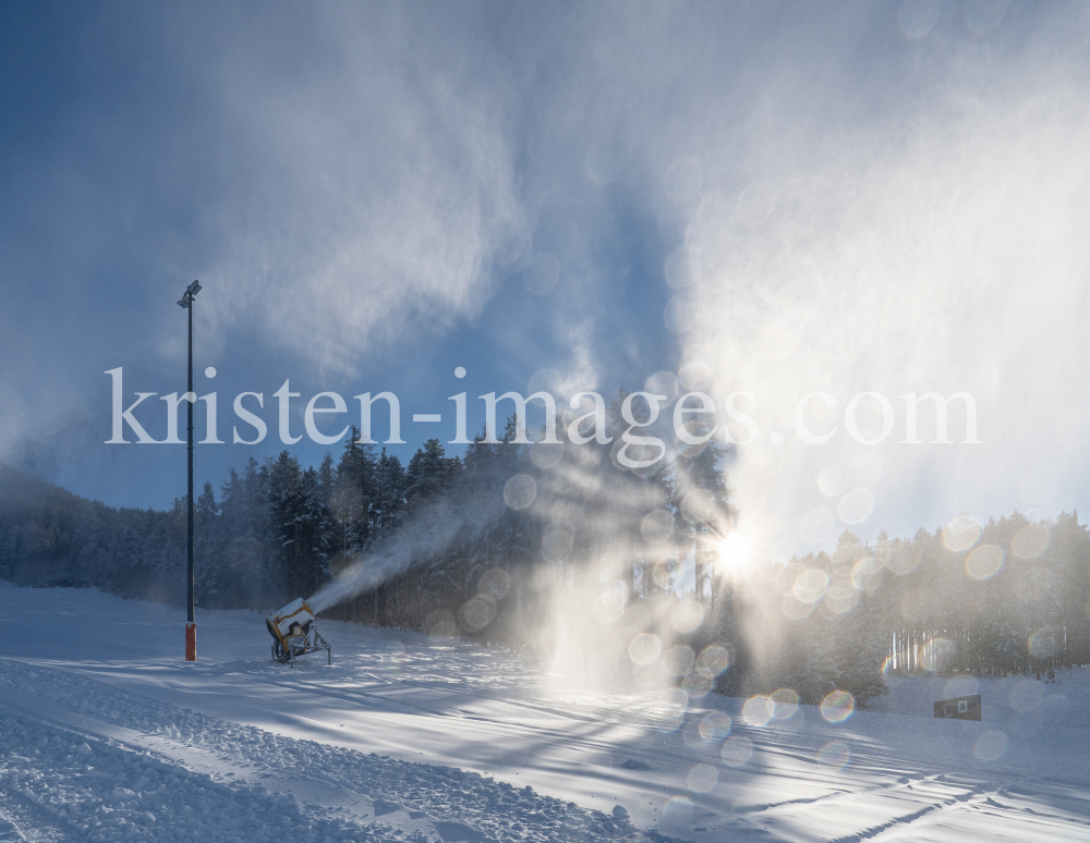 Schneekanone / Patscherkofel, Tirol, Österreich by kristen-images.com