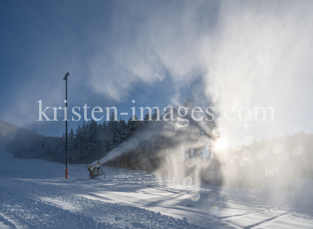 Schneekanone / Patscherkofel, Tirol, Österreich by kristen-images.com