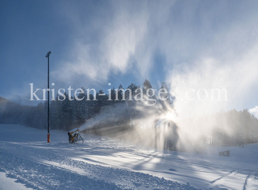 Schneekanone / Patscherkofel, Tirol, Österreich by kristen-images.com