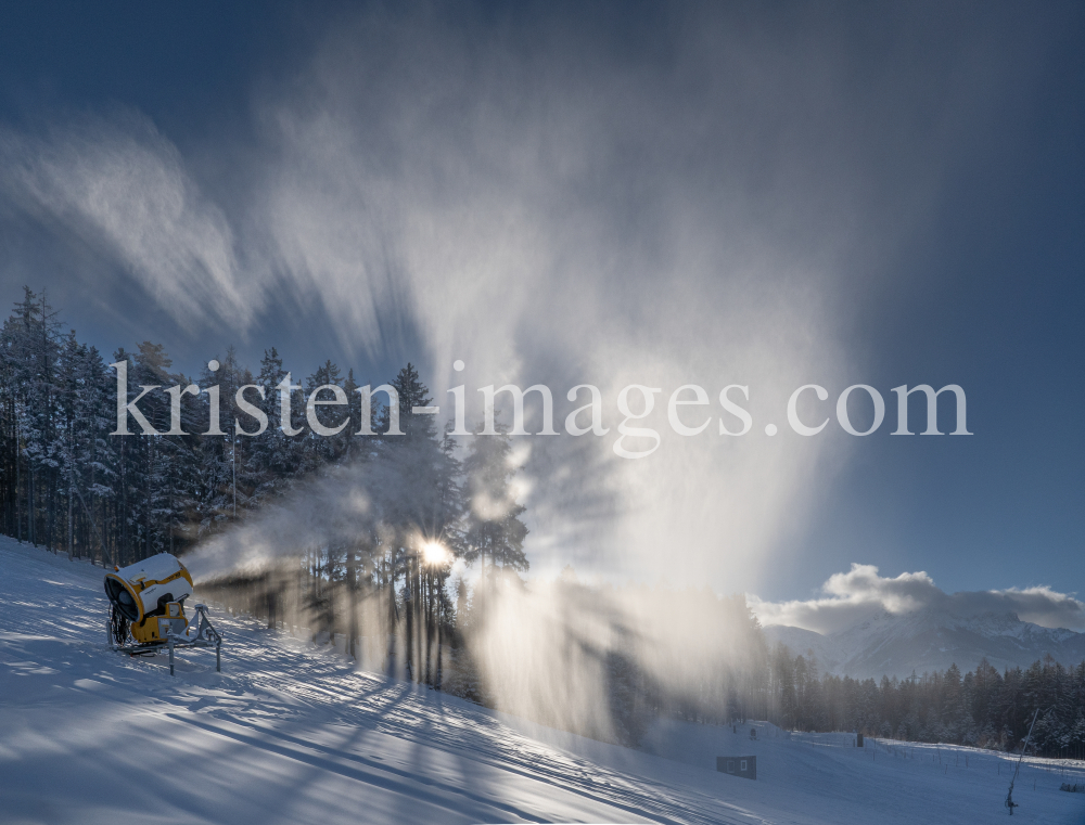 Schneekanone / Patscherkofel, Tirol, Österreich by kristen-images.com