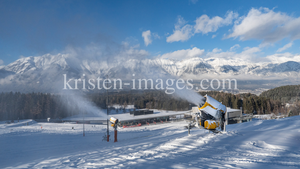 Schneekanonen / Patscherkofel, Tirol, Österreich by kristen-images.com