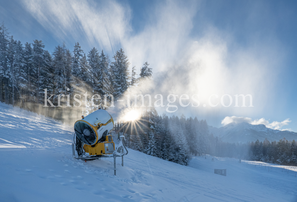 Schneekanone / Patscherkofel, Tirol, Österreich by kristen-images.com