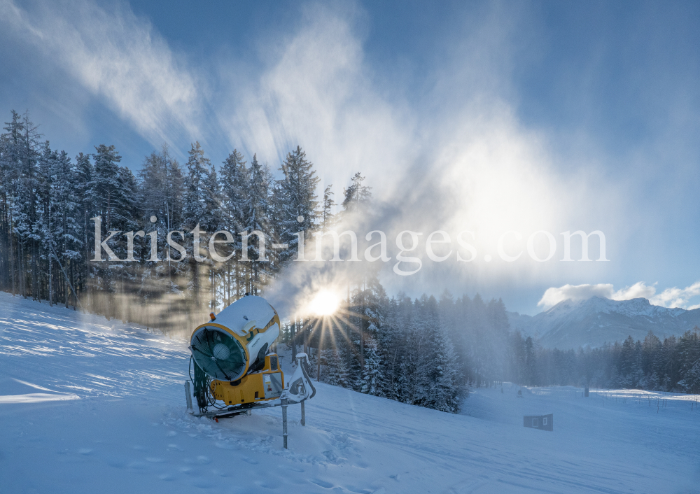 Schneekanone / Patscherkofel, Tirol, Österreich by kristen-images.com