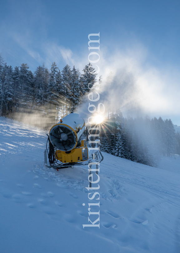 Schneekanone / Patscherkofel, Tirol, Österreich by kristen-images.com