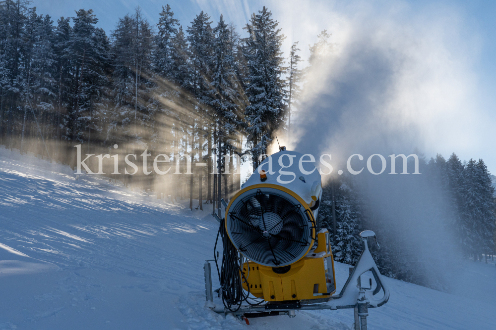 Schneekanone / Patscherkofel, Tirol, Österreich by kristen-images.com