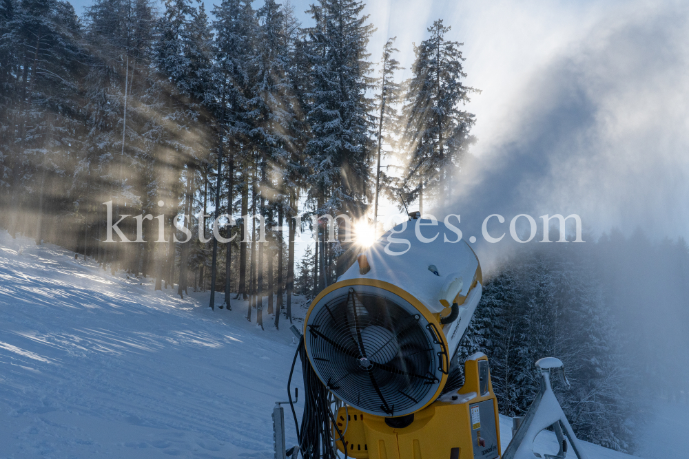 Schneekanone / Patscherkofel, Tirol, Österreich by kristen-images.com