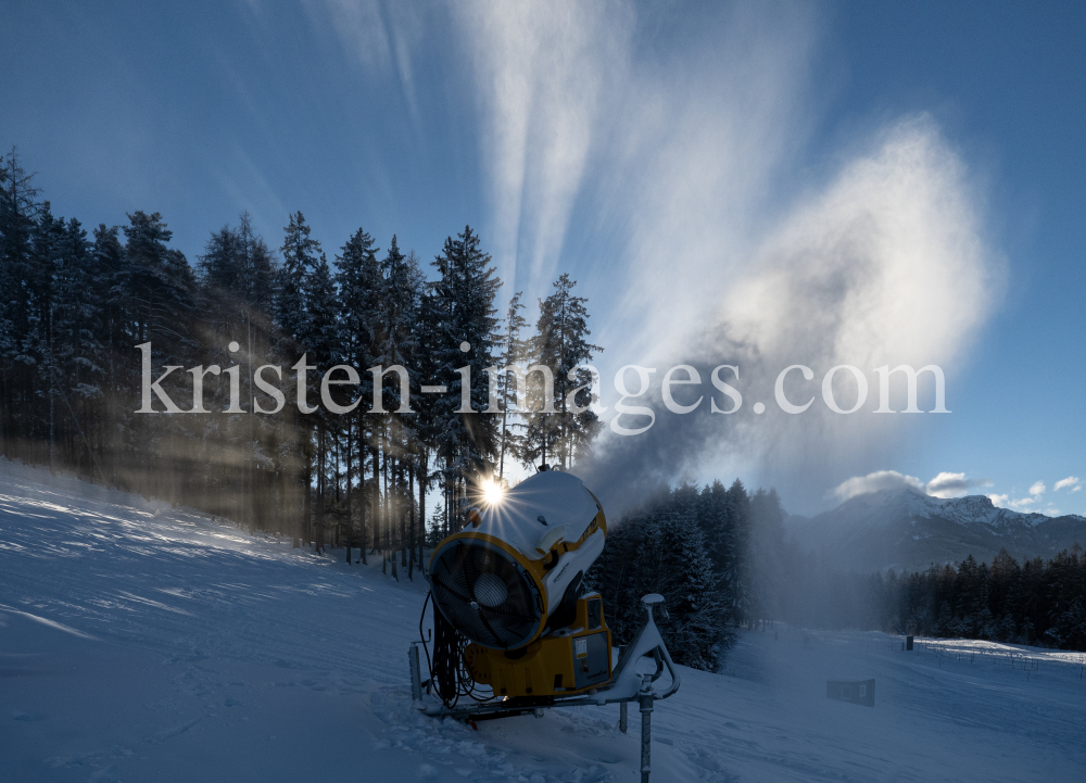 Schneekanone / Patscherkofel, Tirol, Österreich by kristen-images.com