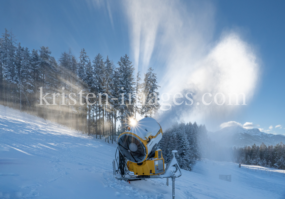 Schneekanone / Patscherkofel, Tirol, Österreich by kristen-images.com