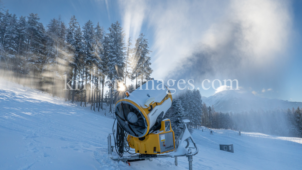 Schneekanone / Patscherkofel, Tirol, Österreich by kristen-images.com