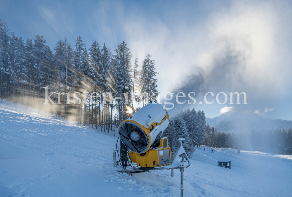 Schneekanone / Patscherkofel, Tirol, Österreich by kristen-images.com