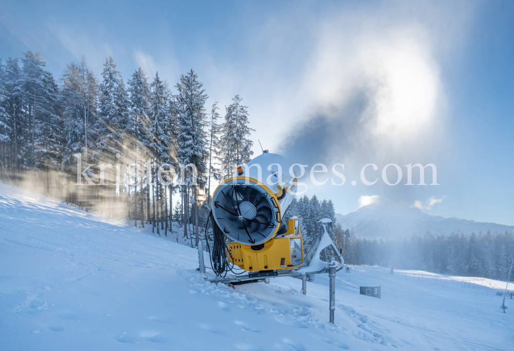 Schneekanone / Patscherkofel, Tirol, Österreich by kristen-images.com