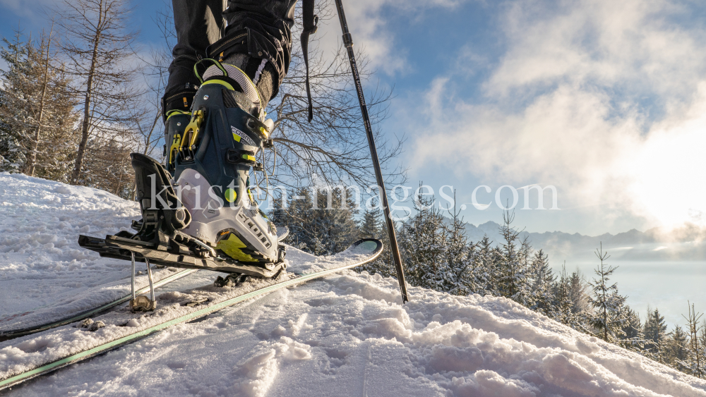 Tourenskischuhe, Skitourenski / Patscherkofel, Tirol, Österreich by kristen-images.com