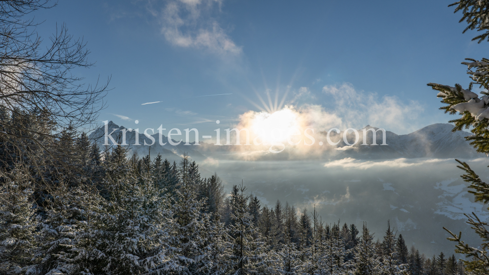 Blick vom Patscherkofel zu den Stubaier Alpen, Tirol, Österreich by kristen-images.com