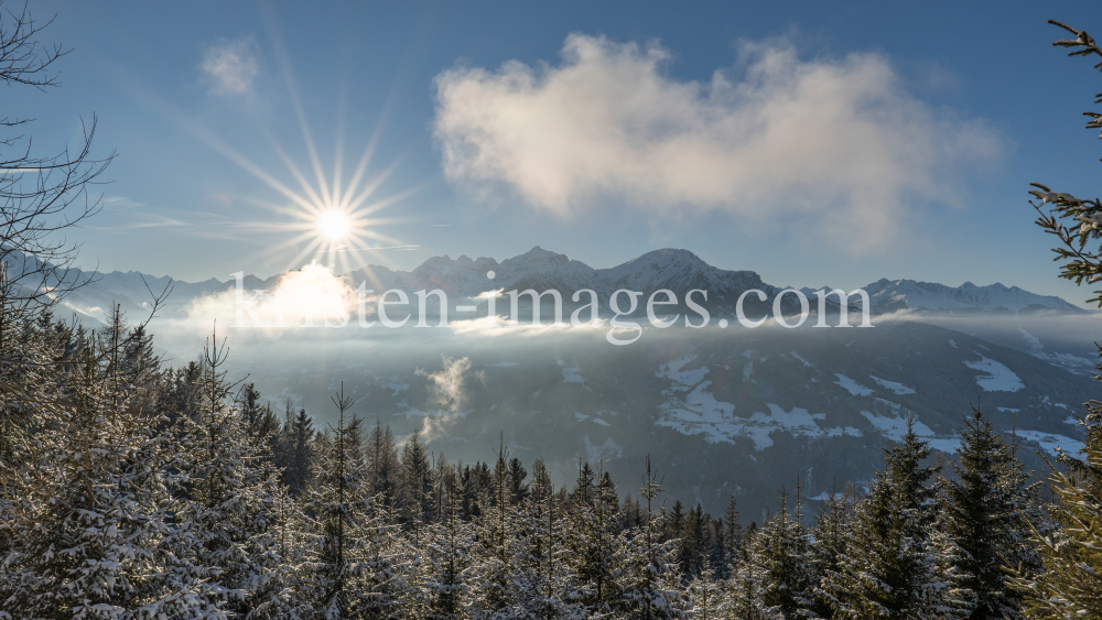 Blick vom Patscherkofel zur Nockspitze oder Saile, Stubaier Alpen, Tirol, Österreich by kristen-images.com