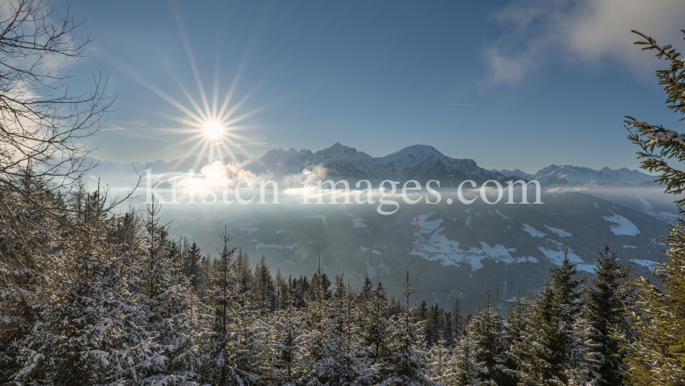 Blick vom Patscherkofel zur Nockspitze oder Saile, Stubaier Alpen, Tirol, Österreich by kristen-images.com