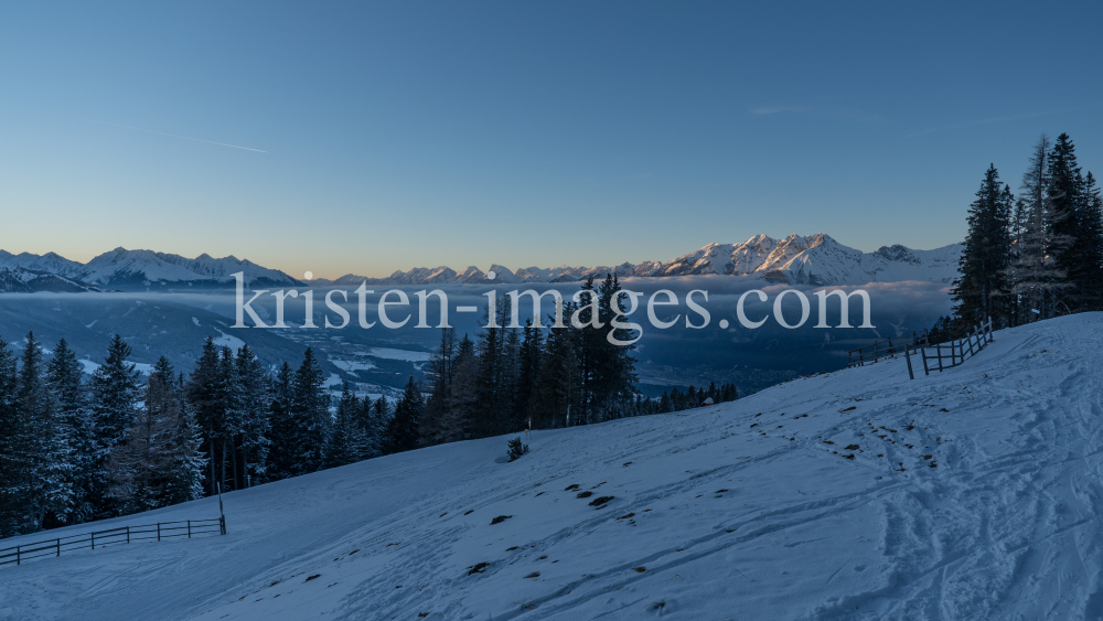 Blick vom Patscherkofel in das Oberinntal, Inntal, Tirol, Österreich by kristen-images.com
