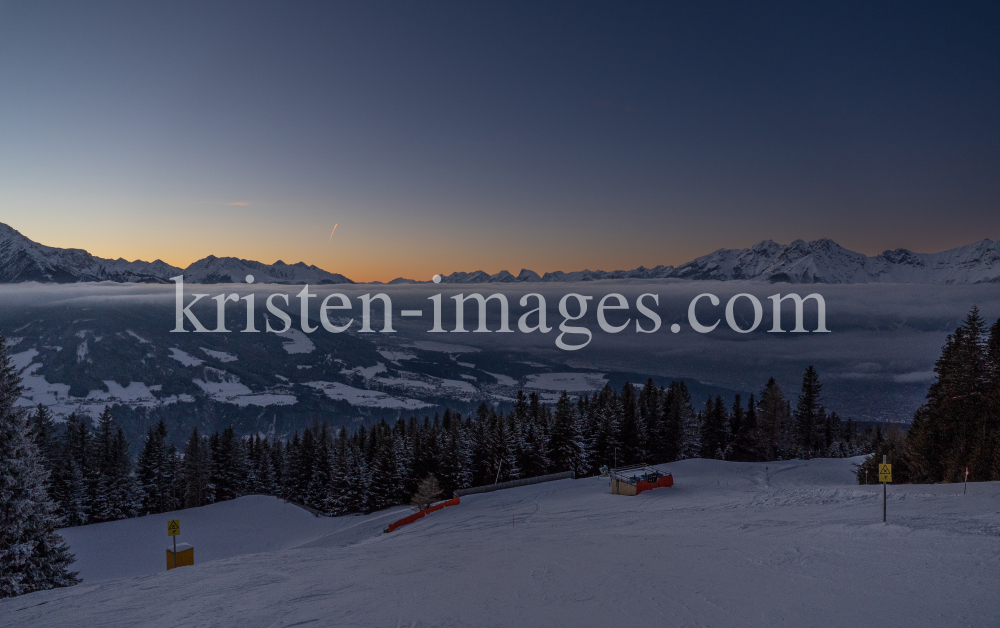 Blick vom Patscherkofel in das Oberinntal, Inntal, Tirol, Österreich by kristen-images.com