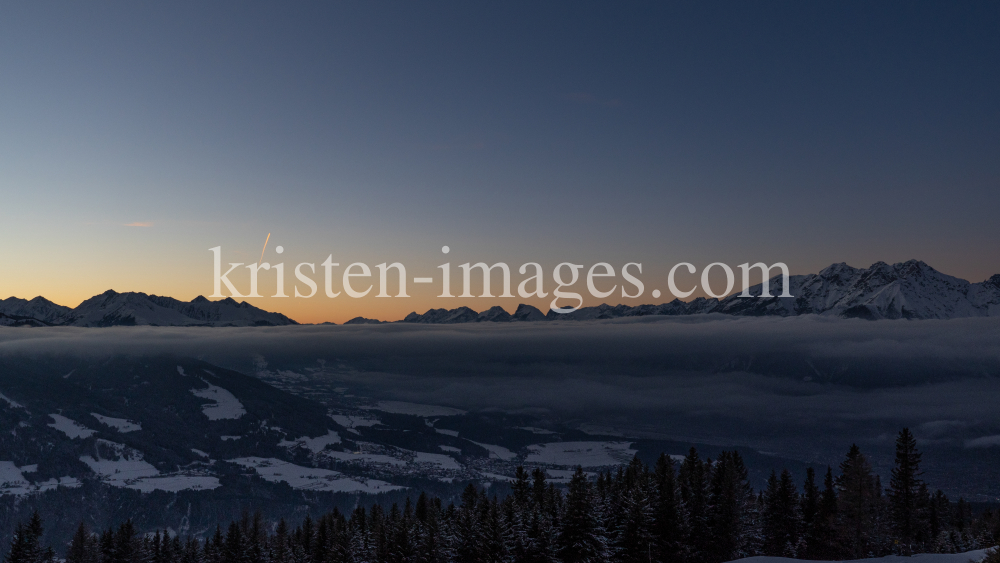 Blick vom Patscherkofel in das Oberinntal, Inntal, Tirol, Österreich by kristen-images.com
