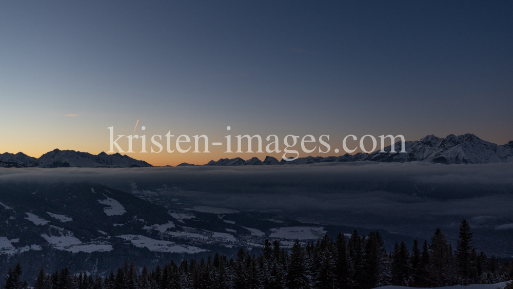 Blick vom Patscherkofel in das Oberinntal, Inntal, Tirol, Österreich by kristen-images.com