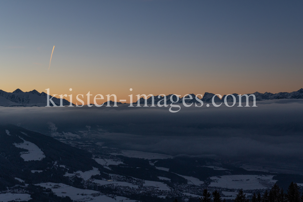 Blick vom Patscherkofel in das Oberinntal, Inntal, Tirol, Österreich by kristen-images.com