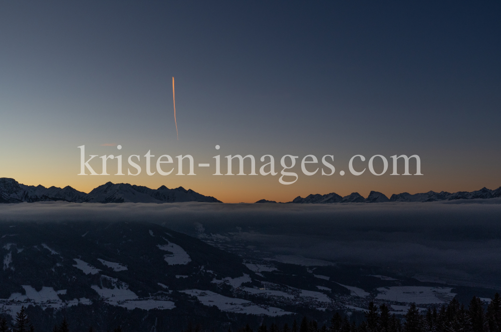 Blick vom Patscherkofel in das Oberinntal, Inntal, Tirol, Österreich by kristen-images.com