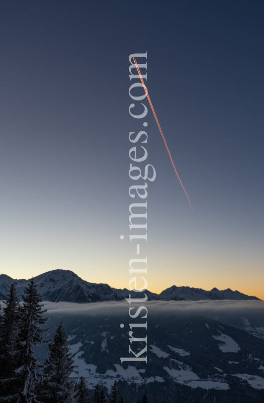 Blick vom Patscherkofel zur Nockspitze oder Saile, Stubaier Alpen, Tirol, Österreich by kristen-images.com