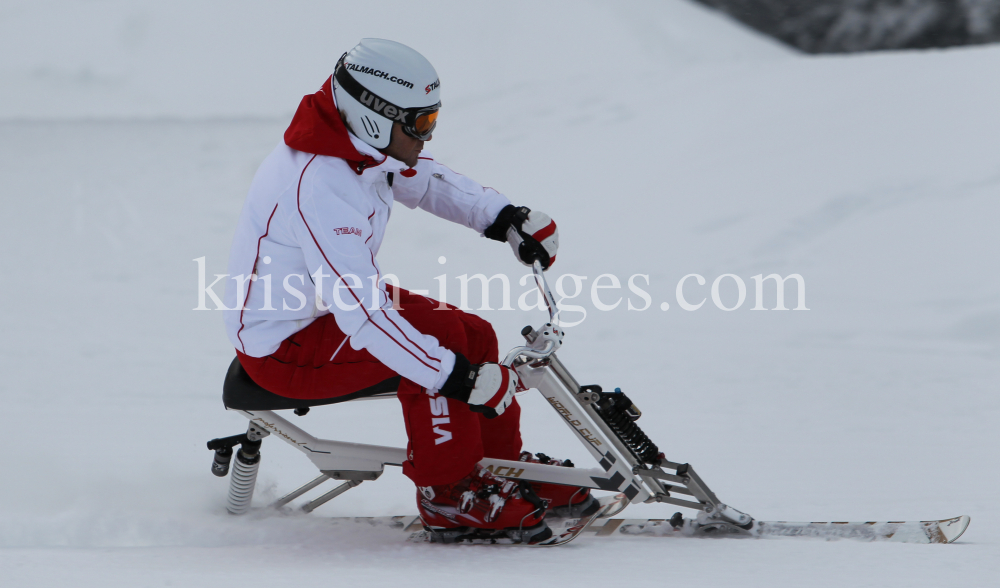 Skibobfahrer / Seefeld, Tirol, Österreich by kristen-images.com